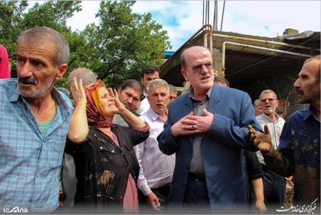 مسئولان در بازدید از مناطق سیل‌زده دست به نصیحت نزنند