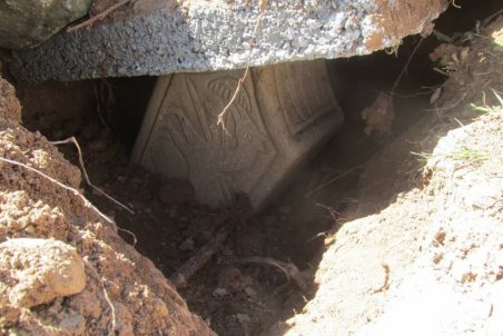 پس از غارت شیرهای سنگی، نوبت به سنگ‌قبرهای صفوی رسید