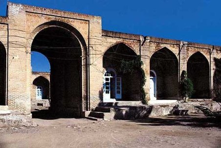 کرمانشاه| زخم‌های کاروانسرای شاه‌عباسی قصر شیرین بهبود می‌یابد