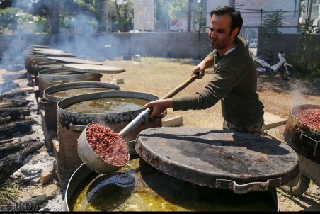 خراسان شمالی| پخت هشت تن آش نذری در بجنورد