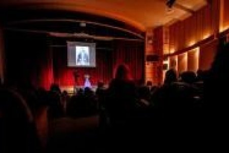 رونق تالار هنر در روزهای رکود تئاتر شهر و سنگلج