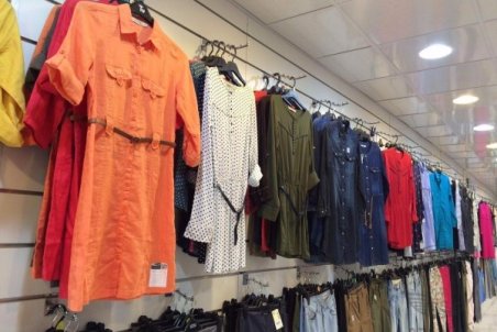 تسخیر ۵۰ درصد بازار پوشاک کشور توسط تولیدات زیر پله‌ای