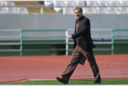 دنیا تحریم مان کرده، ما هم دچار خودتحریمی شده ایم