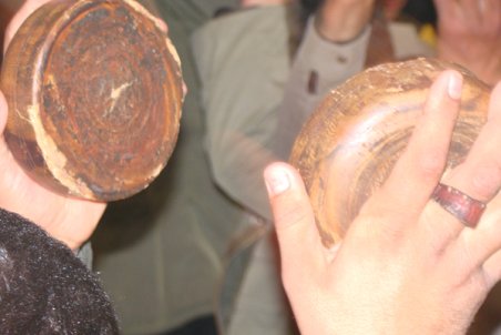 اصفهان| روایت مصائب عاشورا با سنگ‌زنی