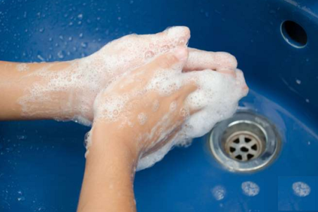 چگونه میکروب‌ها را به شکل کامل از دستان خود پاک کنید؟