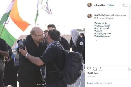 محمد باقر قالیباف در حال حمل کالسکه کودک در راهپیمایی اربعین