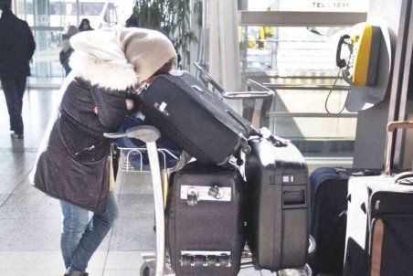 زن چطور می‌تواند حق خروج از کشور را به صورت دائمی از همسرش بگیرد؟