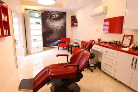 واکنش وزارت بهداشت به راه‌اندازی کلینیک زیبایی یک سلبریتی