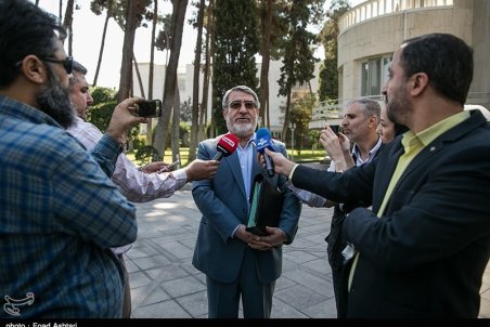 اظهار نظر وزیر کشور درباره منع بکارگیری منشی زن در دفتر مدیران مرد