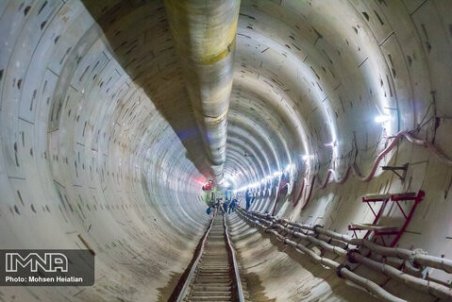 TBM تونل شرقی خط دوم قطار شهری اصفهان به ایستگاه زینبیه رسید