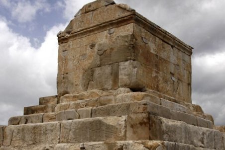 انسداد مسیر آرامگاه کوروش در آستانه هفتم آبان؟!