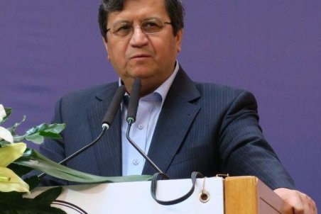 همتی: از سپرده‌های بانکی مالیات نمی‌گیریم