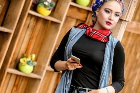 کدام بازیگر زن در ستایش مدل شد؟