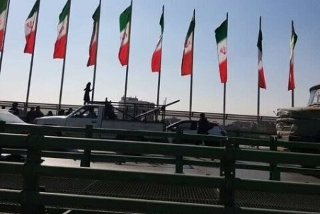 مردی فرشته نجات دختر از لبه پرتگاه پل چمران شد