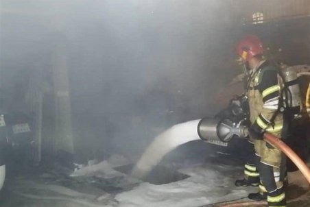 نجات ۲ کودک و یک زن جوان از میان آتش + تصاویر