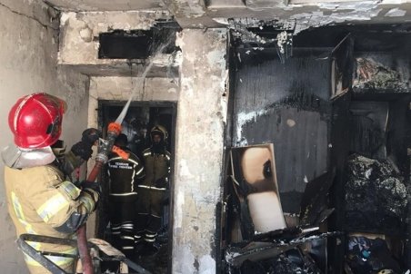 نجات زن جوان پس از آتش‌سوزی در اتاق‌خواب + تصاویر