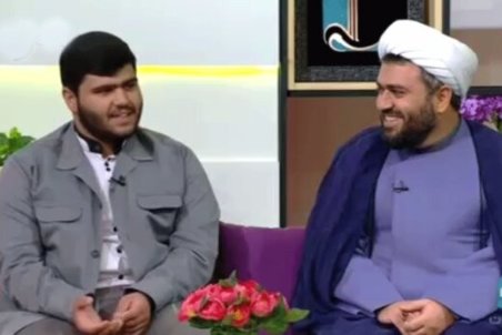 فیلم | مهمان خاص یک برنامه تلویزیونی: پسر وقتی ۱۵ ساله شد باید ازدواج کند