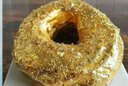 فروش دونات، بستنی و استیک با طعم طلا در مشهد جنجال‌برانگیز شد! + تصاویر