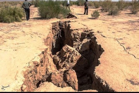 زلزله خاموش در کمین اصفهان؛ خطوطی که خبر از فرونشست زمین می‌دهد