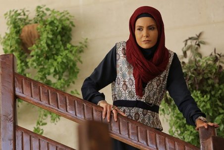 سامیه لک و دیبا زاهدی با نقش‌های سارا و سحر در «آقازاده»