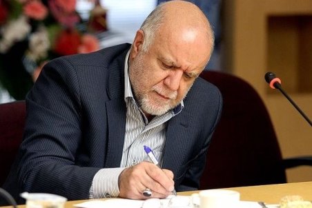 زنگنه: دولت پول ماه اول کمک هزینه بنزین را از جایی غیر از فروش بنزین آزاد تامین کرده