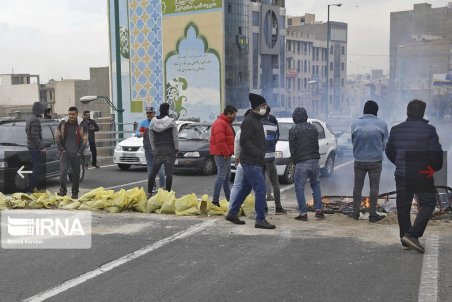 جدیدترین تصاویر از اعتراضات به گرانی قیمت بنزین در شهرهای مختلف کشور