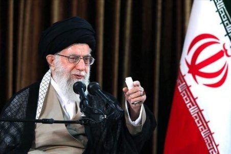 رهبر انقلاب در در خارج فقه: مسئولان دقت کنند مشکلات طرح افزایش نرخ بنزین برای مردم کم شود