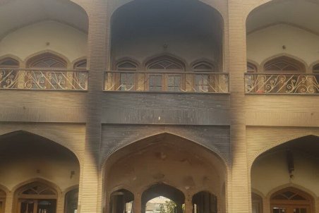 (تصاویر) آتش زدن حوزه علمیه کازرون در جریان اعتراضات