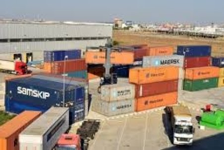 مرکزی| وجود انبوه کالای بلاتکلیف در گمرک سلفچگان