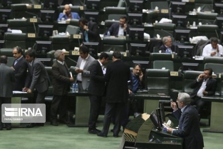 تصویری ناگوار از لحظه نطق یک وزیر در مجلس!