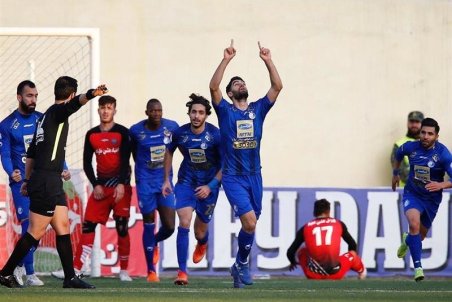 عبور آبی ها از 2 تیم سرخ