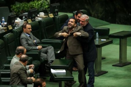 نماینده ماهشهر به دولت: شما چه کردید که شاه بیشرف نکرد؟