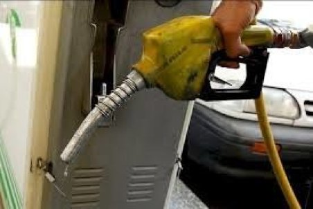 تهیه طرح دو فوریتی برای تک‌نرخی شدن بنزین