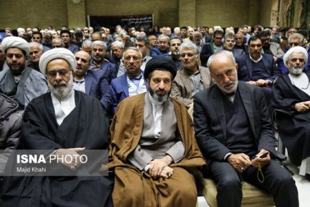 تصویری از فرزندان رهبر انقلاب و سیدهادی خامنه‌ای در مراسم ختم عضو مجلس خبرگان