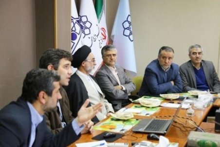 خراسان رضوی| گلایه زائران از شلوغی‌ها و کمبود فضای سبز در اطراف حرم رضوی