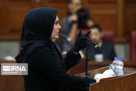 زنی که وکیل محمد علی نجفی است / عکس