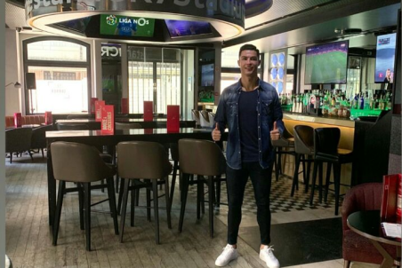 رونالدو به‌جای مراسم توپ طلا کجا رفت؟+عکس