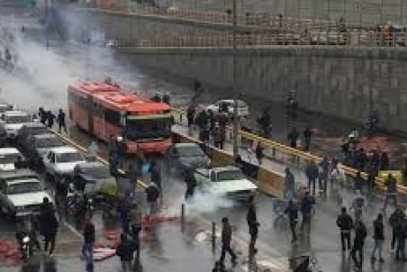 گزارش ۲۰:۳۰ از کشته شدگان درگیری‌های بنزینی در سیرجان، صدرای شیراز،شهر قدس و نیزارهای ماهشهر