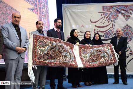 مرکزی| شناخت سلایق کلید توسعه صادرات فرش دست‌بافت