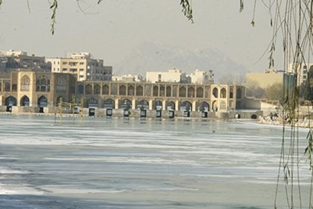 سازه‌های پرخطر در حریم زاینده‌رود تعیین تکلیف شوند