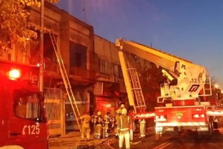 آتش‌سوزی گسترده انبار لباس در همسایگی پلاسکو