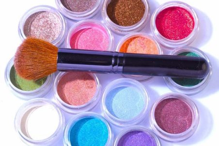 هشدار؛ عوارض هولناک لوازم آرایشی اکلیل‌دار را جدی بگیرید