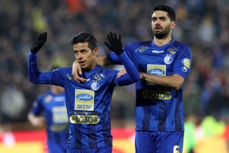 صدرنشینی آبی ها بدون سرمربی