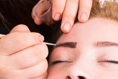 رنگ کردن مو و ابرو با قهوه در خانه + آموزش