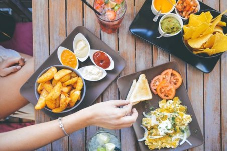 غذاهای مناسب برای افراد با طبع گرم و تر یا دموی ها