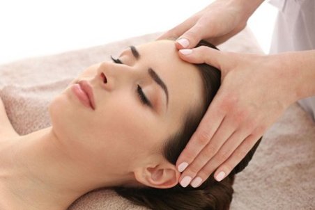 ماساژ ابرو ،فواید و چگونگی انجام آن