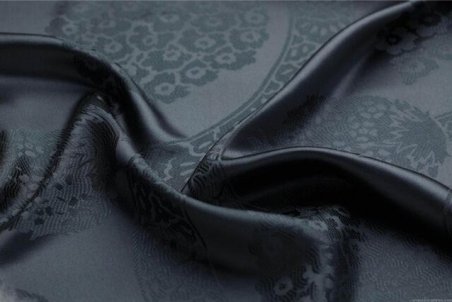 برخی واردکنندگان چادر مشکی قصد ضربه زدن به تولید داخل دارند