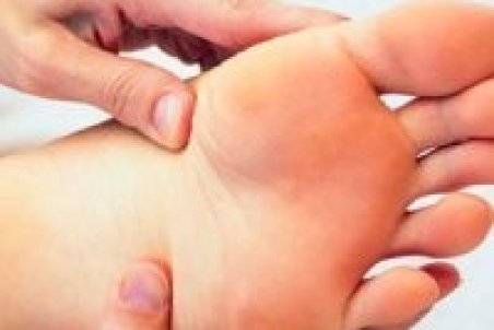 علت گزگز و درد کف پا