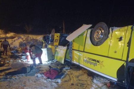 تخطی از سرعت مطمئنه باعث واژگونی اتوبوس در آزادراه زنجان-تبریز شد