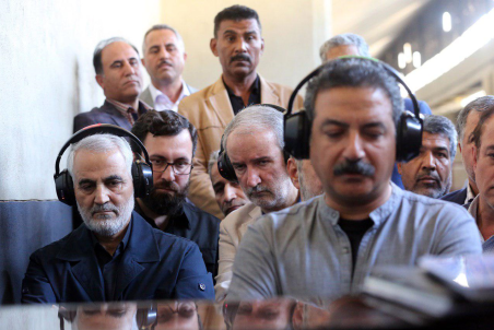 عکس کمتر دیده شده از حضور سردار سلیمانی در پشت صحنه «۲۳ نفر»